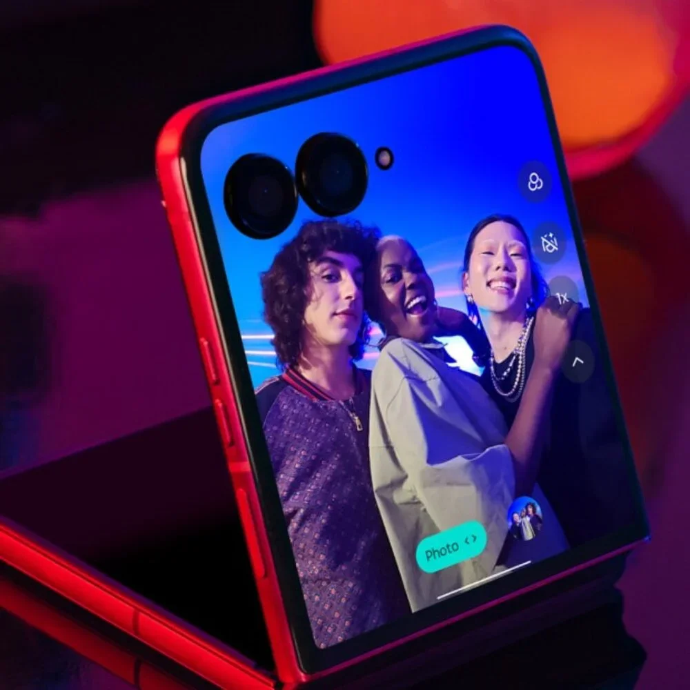 motorola razr ultra PANTONE Rio Red 1TB UNLOCKED NEW 2025 - Picture 4 of 11